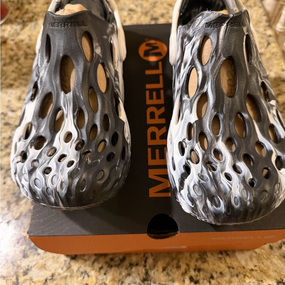 Merrell Hydro Moc Sandal BNIB. Women’s size 7 (38). White/Black